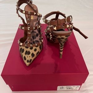 Valentino Garavani Leopard Print Heels